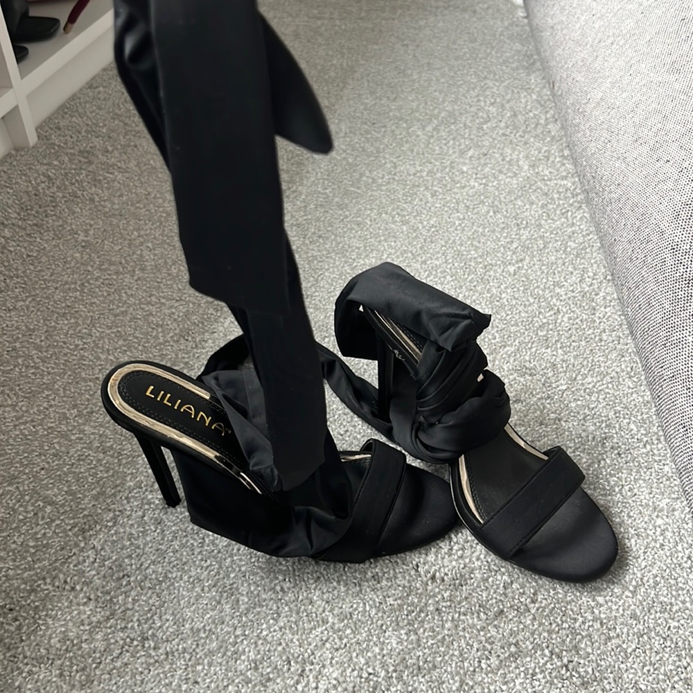 Tie up heel
